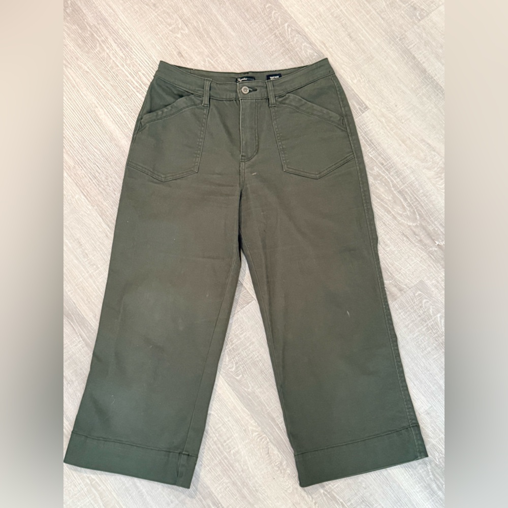 Women’s High Waisted Olive Green Wide-Leg Cropped Pants- size 10